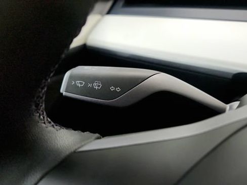 Used 2025 Tesla Model Y Long Range AWD/4WD image 59