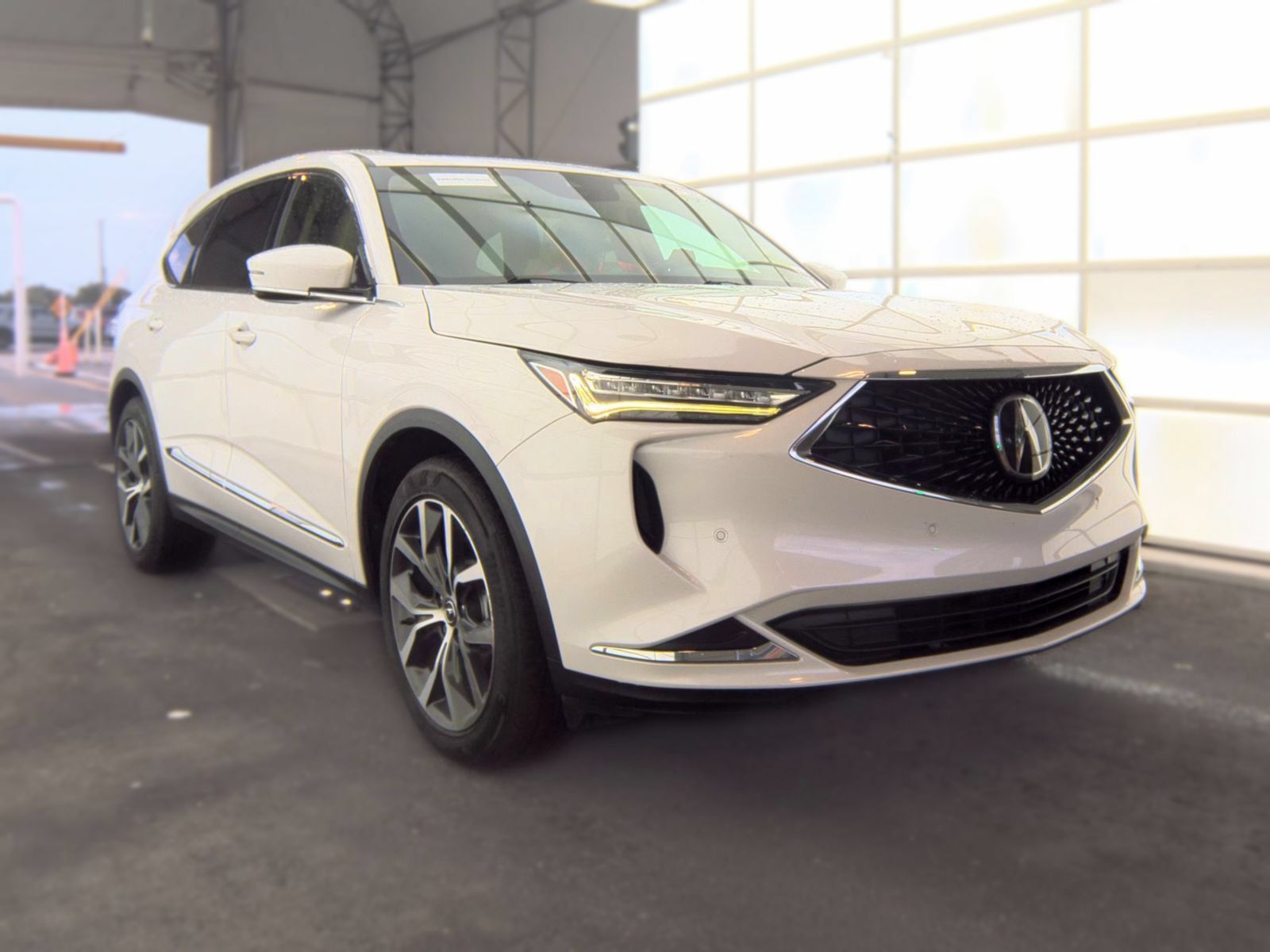 Used 2023 Acura MDX w/ Technology Package FWD image 4