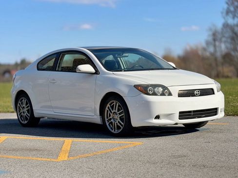 Used 2010 Scion tC FWD image 2