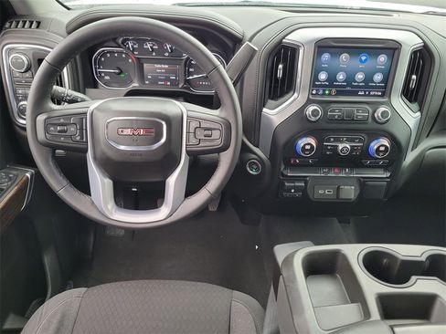 Used 2022 GMC Sierra 2500 SLE w/ SLE Value Package; image 4