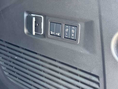 Used 2026 GMC Yukon Denali AWD/4WD image 15