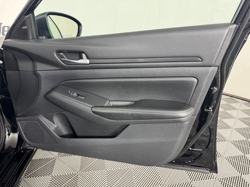 Used 2025 Nissan Altima 2.5 SV FWD image 33