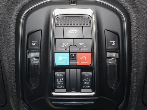 Used 2025 Jeep Grand Cherokee L Altitude image 30