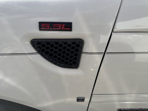 Used 2006 Pontiac Grand Prix GXP w/ Sun And Sound Package image 8