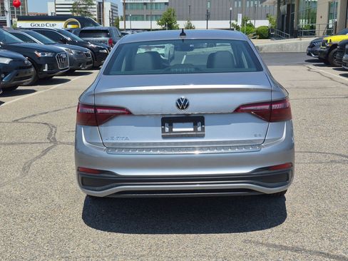 Used 2024 Volkswagen Jetta SE w/ Panoramic Sunroof Package FWD image 7