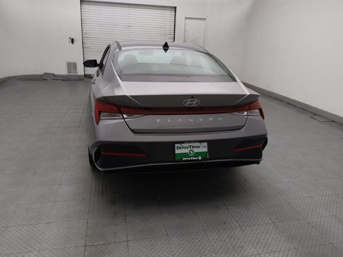 Used 2025 Hyundai Elantra SEL FWD image 6