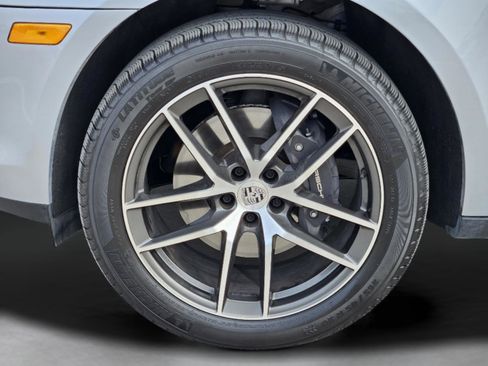 Certified 2025 Porsche Macan image 14
