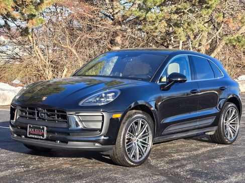 Used 2025 Porsche Macan image 40