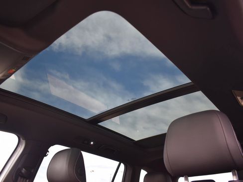 Used 2024 Volkswagen Tiguan SE R-Line w/ MDO Package, Two-Row image 10