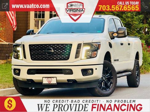 Used 2019 Nissan Titan SV w/ SV Convenience Package image 1