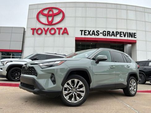 Used 2022 Toyota RAV4 XLE Premium AWD/4WD image 2