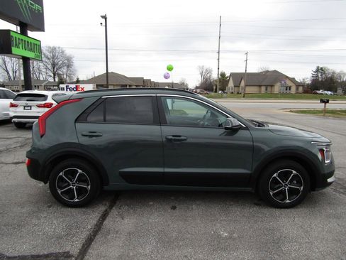 Used 2024 Kia Niro EX image 8