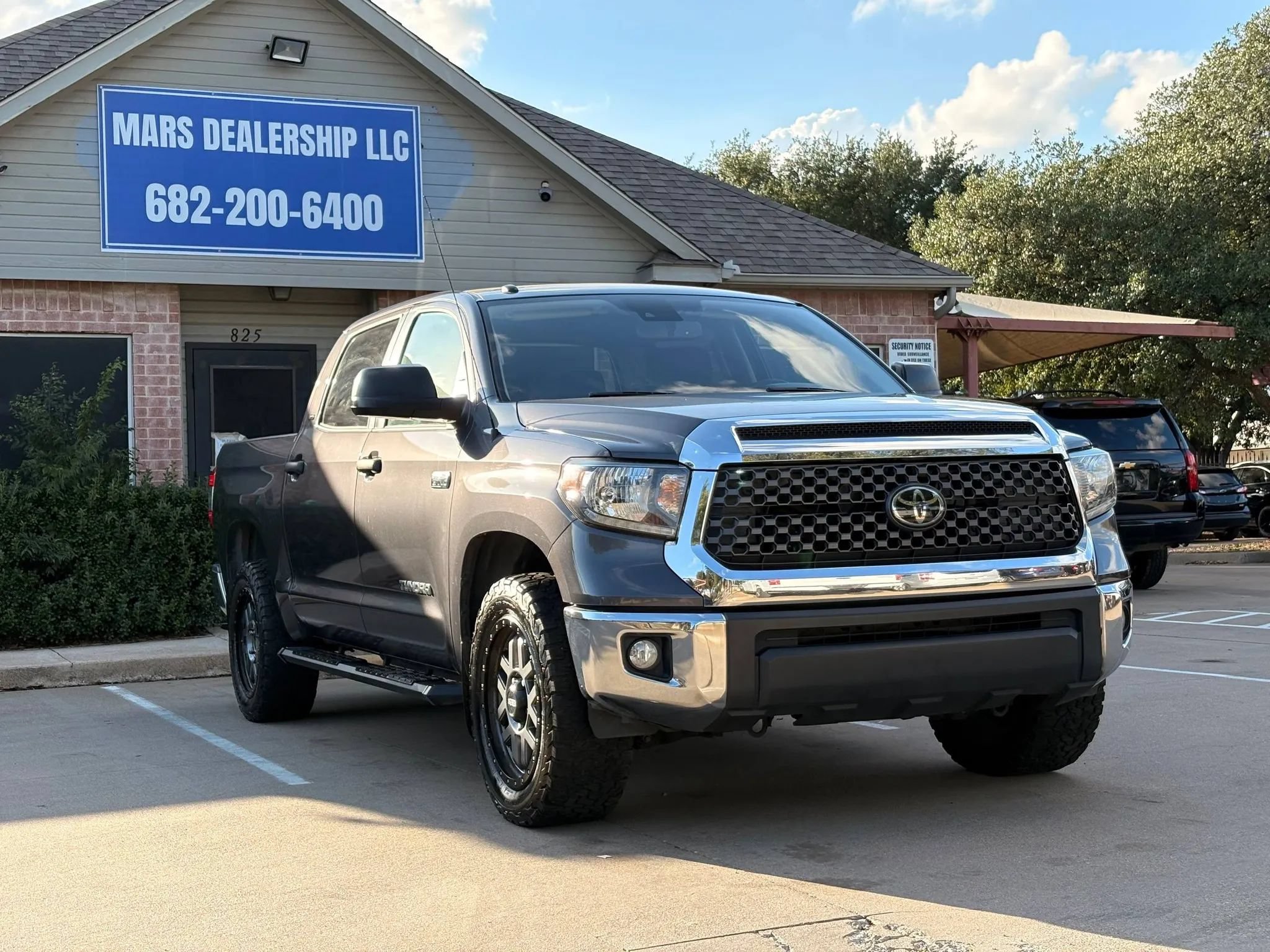 Used 2018 Toyota Tundra SR5 w/ SR5 Upgrade Package RWD image 1