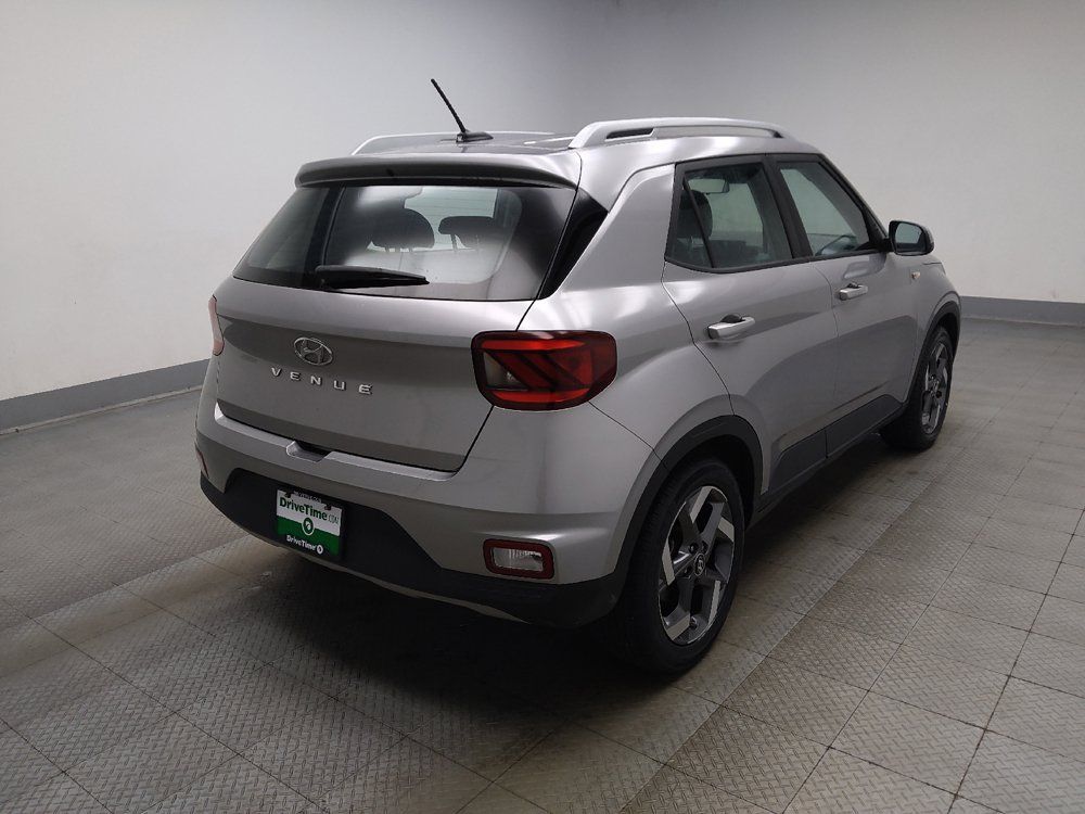 Used 2023 Hyundai Venue SEL FWD image 9