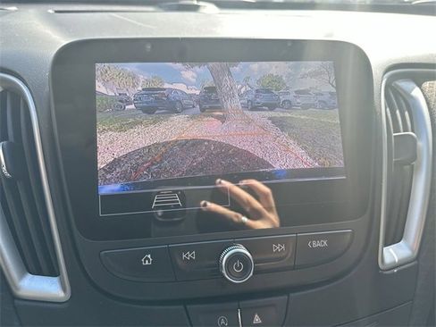 Used 2024 Chevrolet Malibu LT image 25