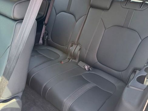 Used 2023 Honda Pilot Touring image 14