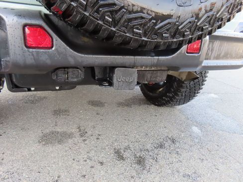 Used 2023 Jeep Wrangler Rubicon w/ Cold Weather Group image 9