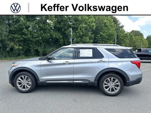 Used 2023 Ford Explorer Limited AWD/4WD image 2