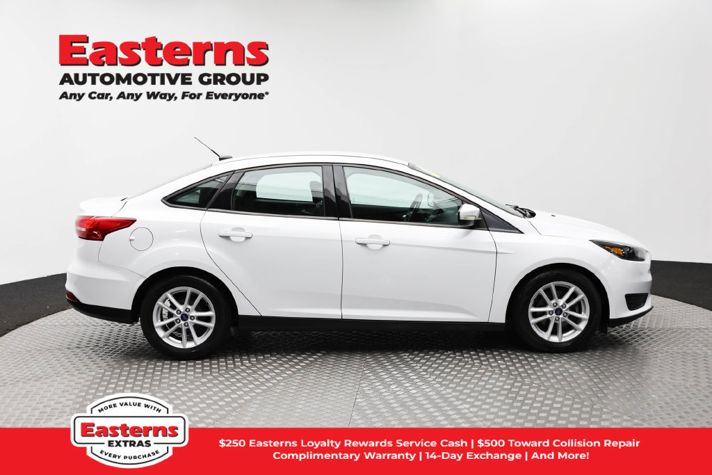 Used 2018 Ford Focus SE w/ Cold Weather Package FWD image 5