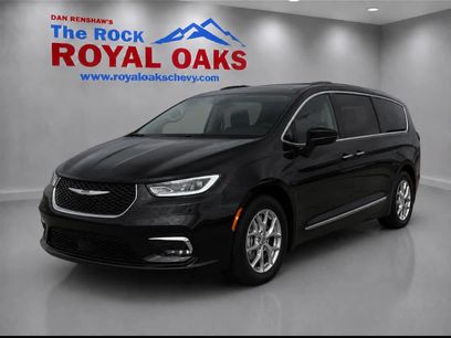 Used 2026 Chrysler Pacifica Select