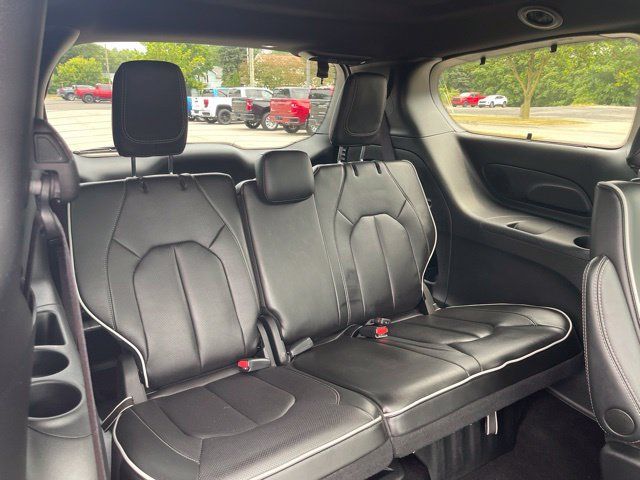 Used 2025 Chrysler Pacifica Limited FWD image 38