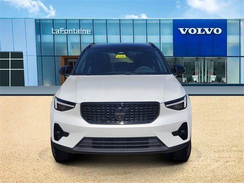 New 2026 Volvo XC40 B5 Ultra w/ Protection Package Premier image 2