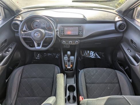 Used 2018 Nissan Kicks S image 18