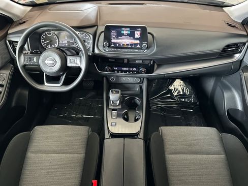 Used 2022 Nissan Rogue SV image 3