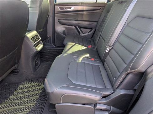 Used 2024 Volkswagen Atlas Cross Sport SEL R-Line image 18