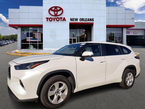 Used 2024 Toyota Highlander LE image 1