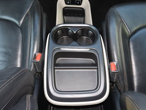 Used 2017 Chrysler Pacifica Touring-L image 20