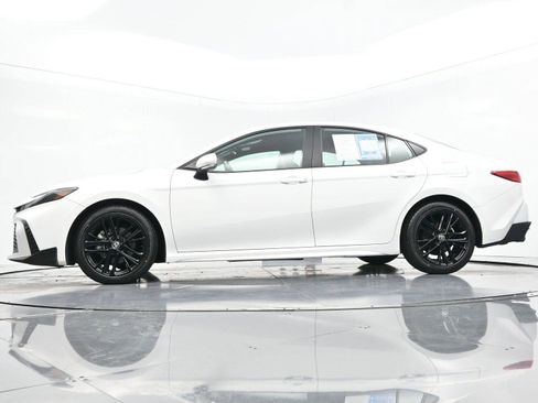 Used 2025 Toyota Camry SE image 44