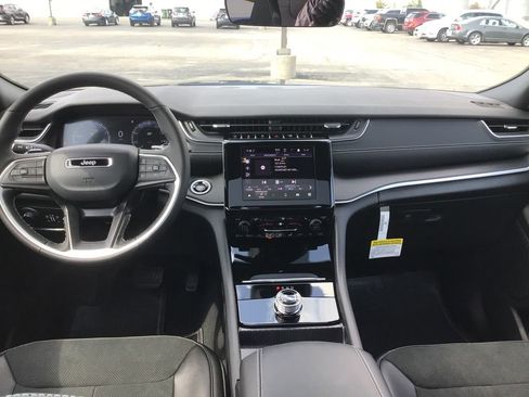 New 2025 Jeep Grand Cherokee Altitude image 22