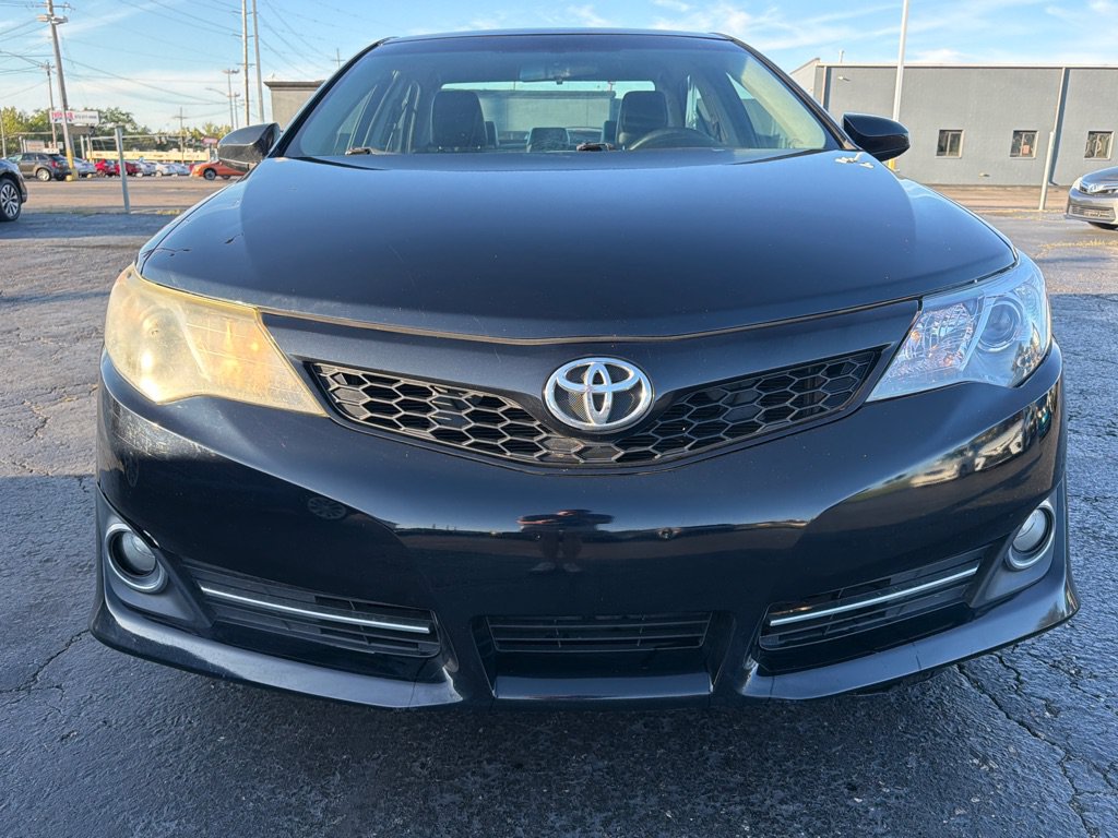 Used 2014 Toyota Camry SE FWD image 2