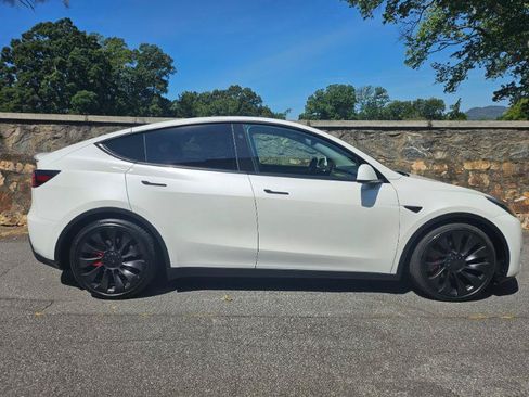 Used 2023 Tesla Model Y Performance AWD/4WD image 10