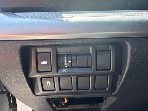 Used 2016 Subaru Legacy 2.5i Premium AWD/4WD image 12
