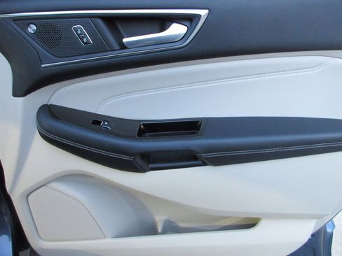 Used 2019 Ford Edge Titanium w/ Cold Weather Package image 23