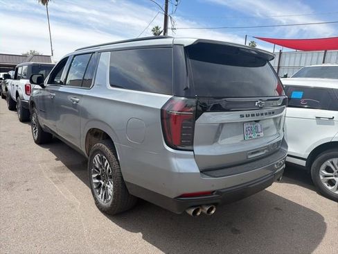 Used 2025 Chevrolet Suburban Z71 image 4