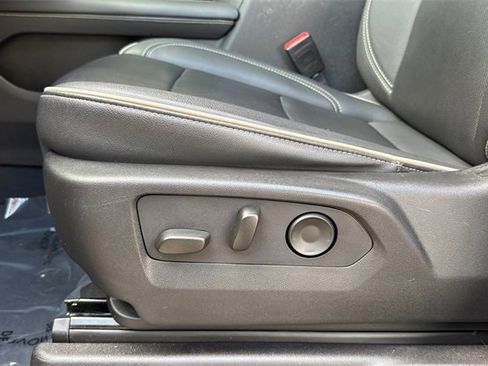 Used 2024 GMC Yukon SLT image 13