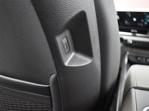 New 2026 Kia Carnival EX image 16