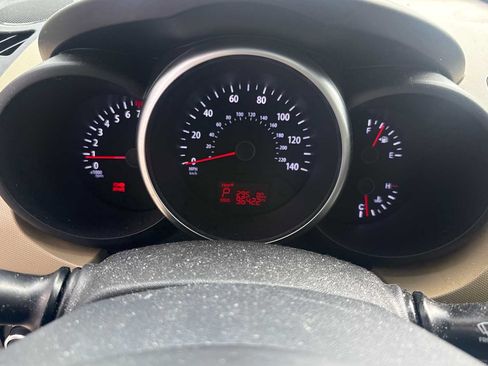 Used 2013 Kia Soul ! w/ Premium Pkg FWD image 14