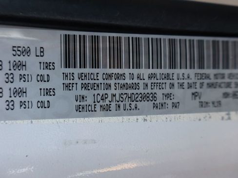 Used 2017 Jeep Cherokee Overland w/ Technology Group image 4