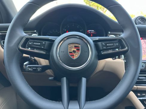 Certified 2025 Porsche Macan AWD/4WD image 25