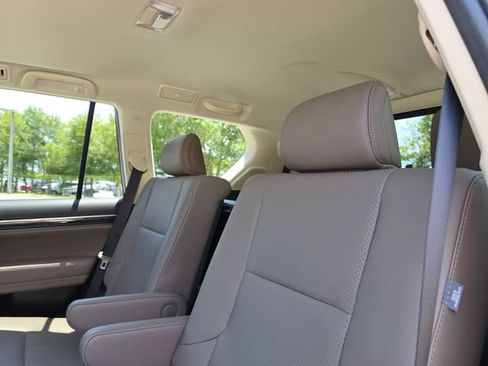 Used 2022 Lexus GX 460 Luxury w/ Sport Design Package AWD/4WD image 19