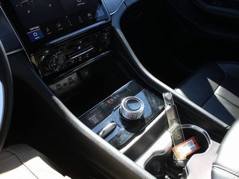 Used 2024 Jeep Grand Cherokee Limited image 8