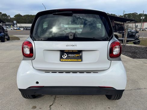 Used 2016 smart fortwo pure image 7