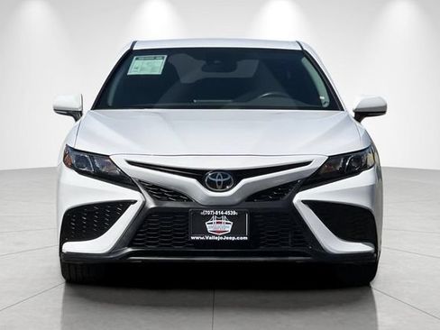 Used 2023 Toyota Camry SE FWD image 9