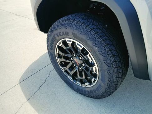 New 2026 GMC Canyon AT4 w/ Technology Plus Package AWD/4WD image 32