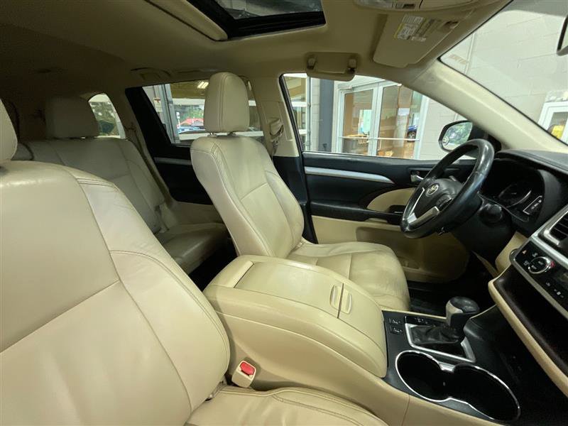 Used 2015 Toyota Highlander XLE FWD image 34