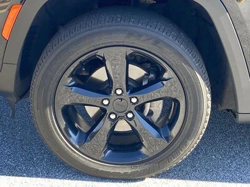 Certified 2023 Jeep Grand Cherokee Altitude image 23